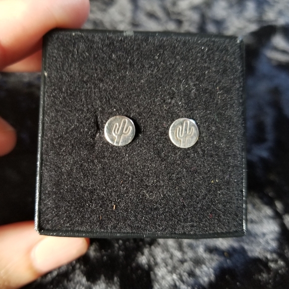 Hand Crafted Jewelry - 🌵 Dainty Cactus .925 Silver Stud Earrings
